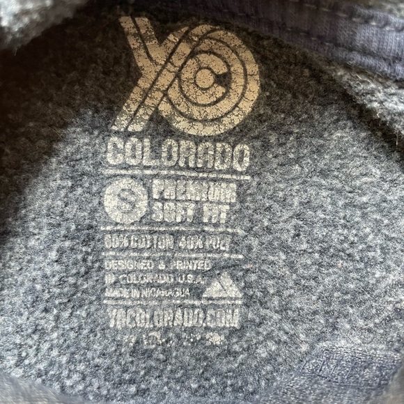 Yo Colorado gray hoodie sweatshirt w/ skier/snowboarder graphic. Size small - Picture 4 of 8